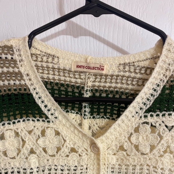 Knits Collection Boho Crochet Hand Knit Buttoned V-Neck Blouse Size Small/Medium - Picture 3 of 8